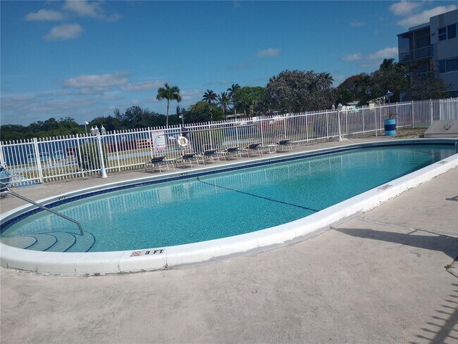 Building Photo - 2309 Park Ln