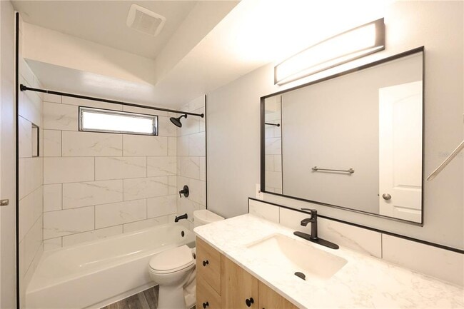 Building Photo - 2272 16th Ave SW