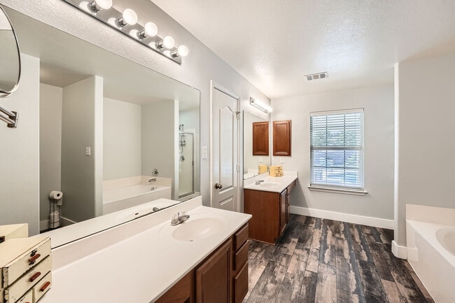 Building Photo - 1101 Coopers Hawk Path