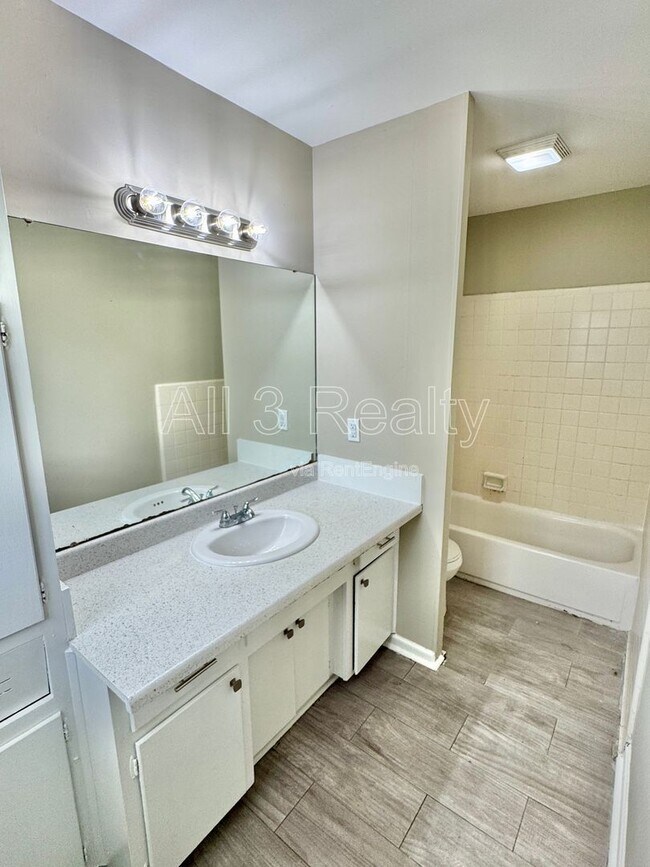 Building Photo - 502 Adler Dr