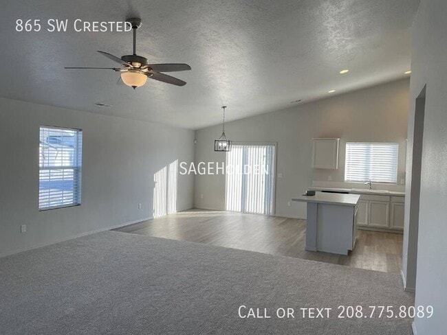 Building Photo - 865 SW Crested-