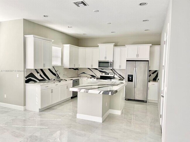 Building Photo - 14982 RedCove Pl