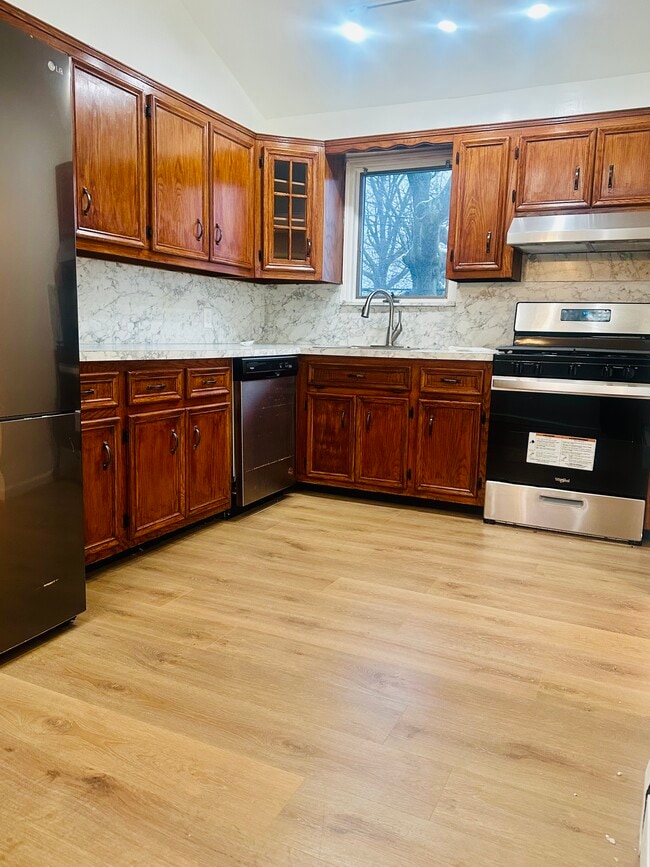 Building Photo - 163 Latham Rd