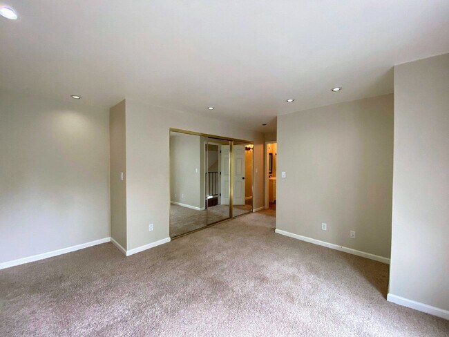 Building Photo - 6701 S Ivy Way