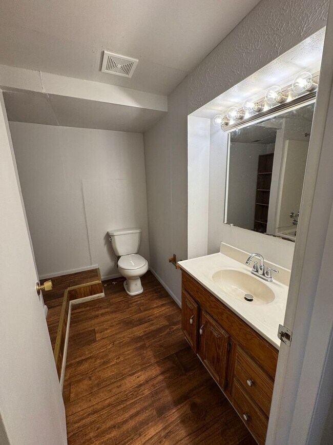 Building Photo - 2192 E Hwy 33