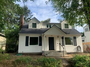 Building Photo - Impecable Remodel of Historic Eastmoreland Gem