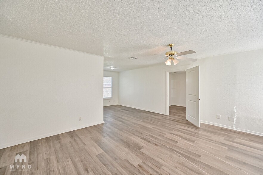 Building Photo - 404 Lanola Ct