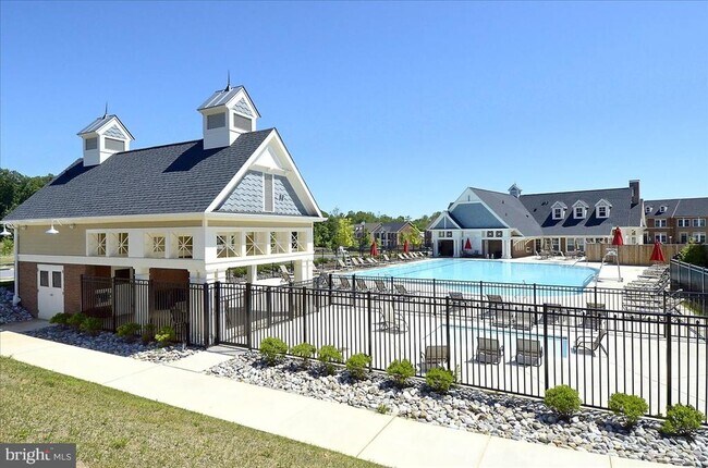 Building Photo - 452 Exchange Avenue