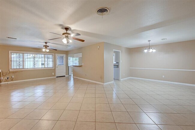 Building Photo - 5107 Trail Lake Dr
