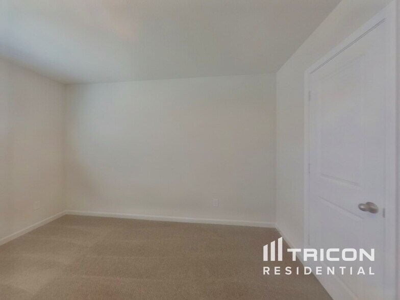 Building Photo - 823 Athens Ln