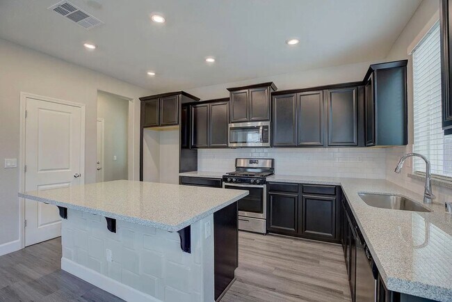 Building Photo - 1606 Lion St