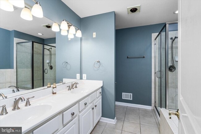 Building Photo - 5 Trewbridge Ct