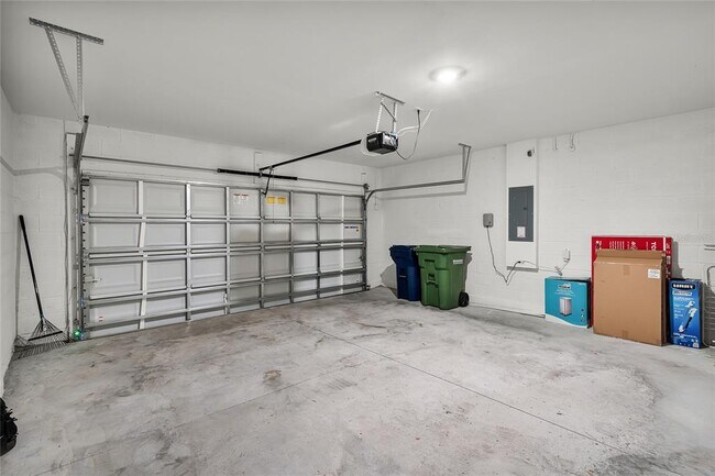Building Photo - 1340 Daisy Feild Dr