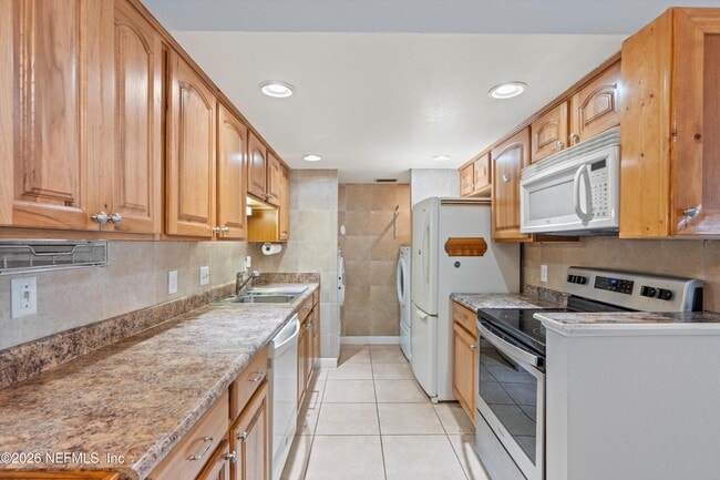 Building Photo - 3737 Loretto Rd