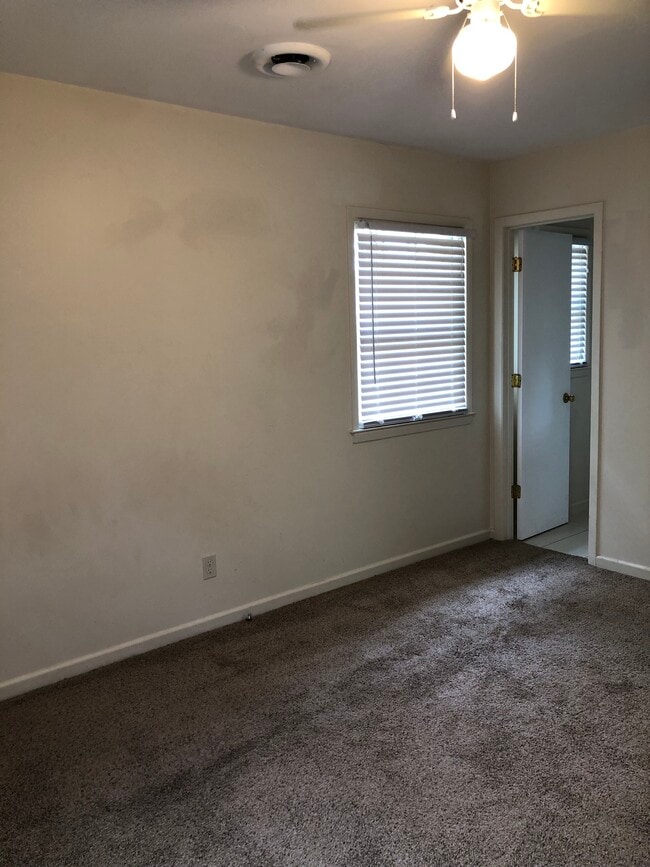 Building Photo - 5206 Sardou Rd