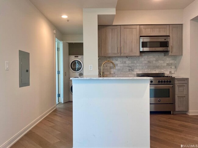 Building Photo - 401 Harrison St