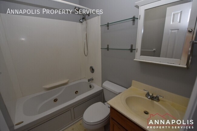 Building Photo - 1605 Rockhold Rd