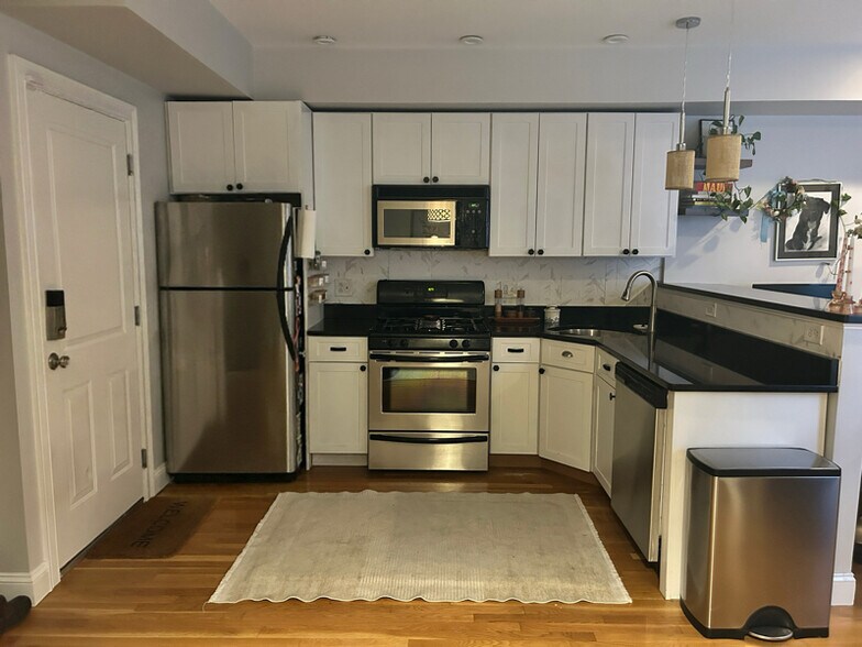 Building Photo - 7 Leeds St