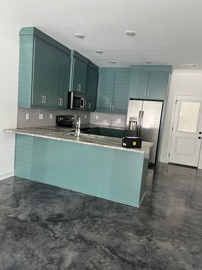 Building Photo - Available January