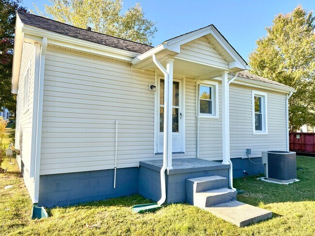 Building Photo - 211 Sanderson Dr