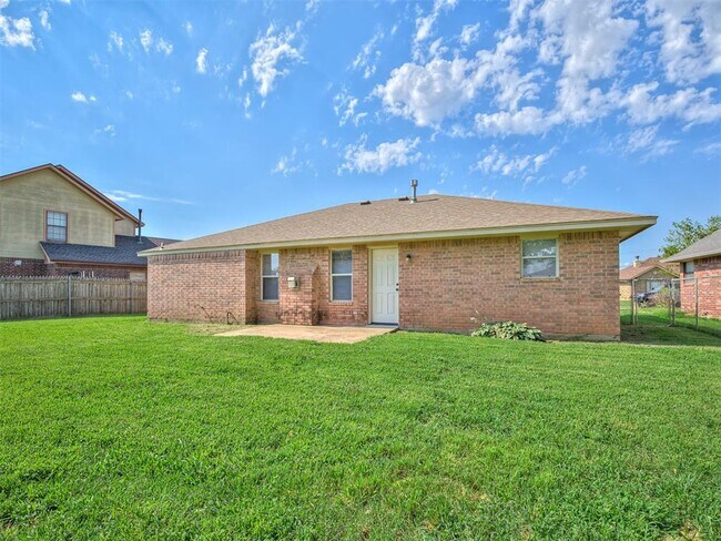 Building Photo - 949 N Windermere Dr