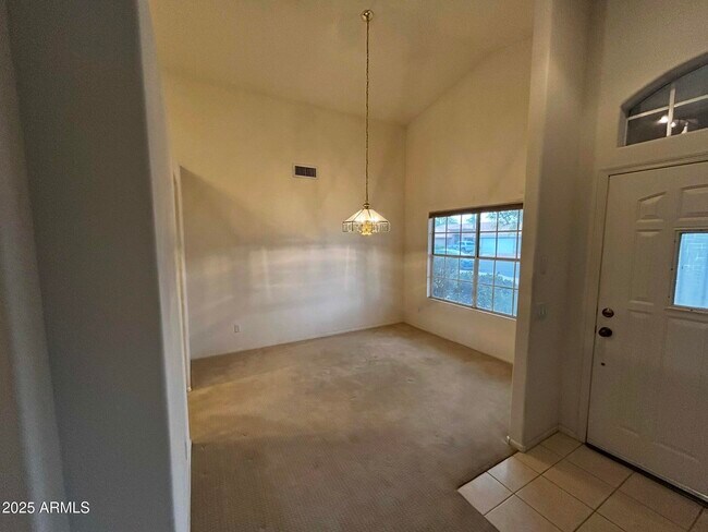 Building Photo - 4525 E Grovers Ave