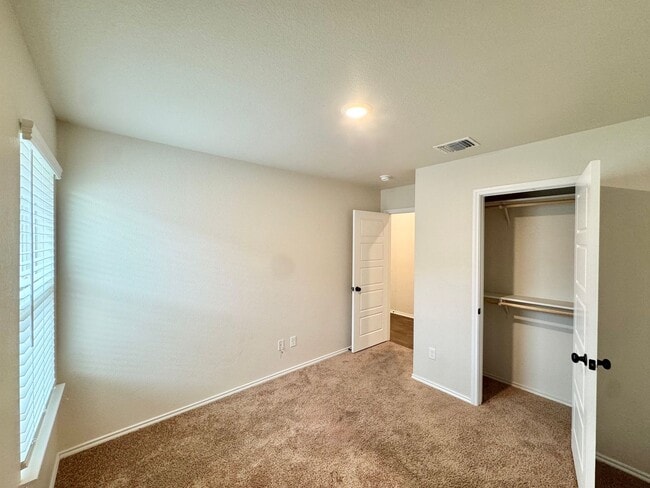 Building Photo - Beautiful newer home features  3 Bedrooms, 2.25 Baths, 2 Car Garage, Granite and More!