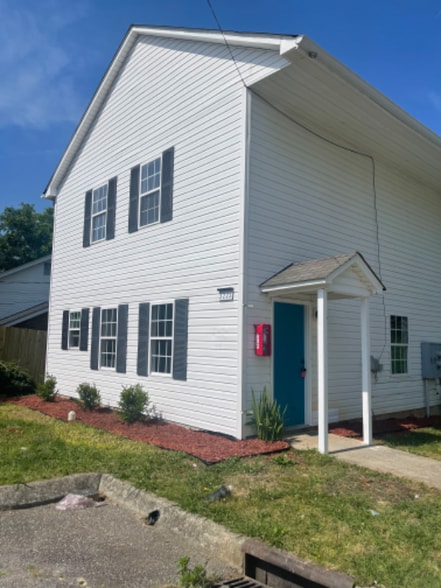 Building Photo - 3221 Summit Ave