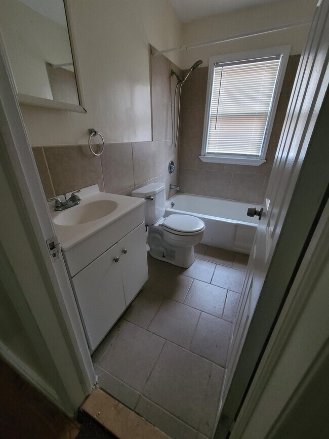 Building Photo - 11696 Lansdowne St