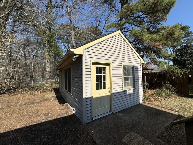 Building Photo - Introducing a charming Colonial style home...