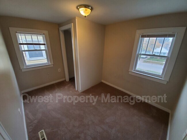 Building Photo - 784 Eleanor St NE