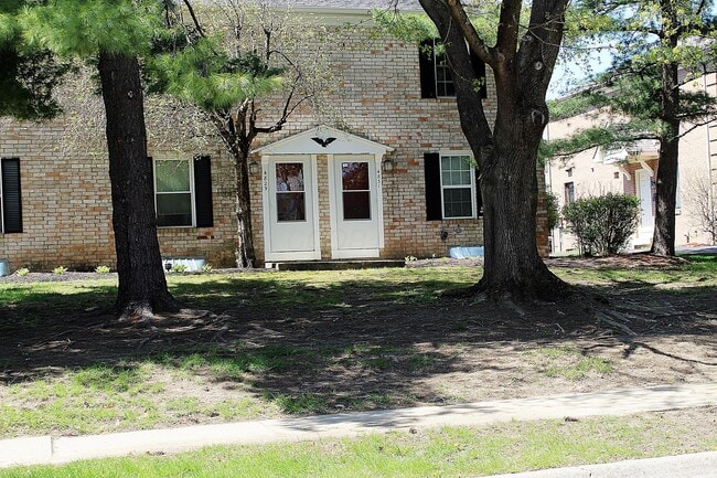 Primary Photo - 4829 Dierker Rd
