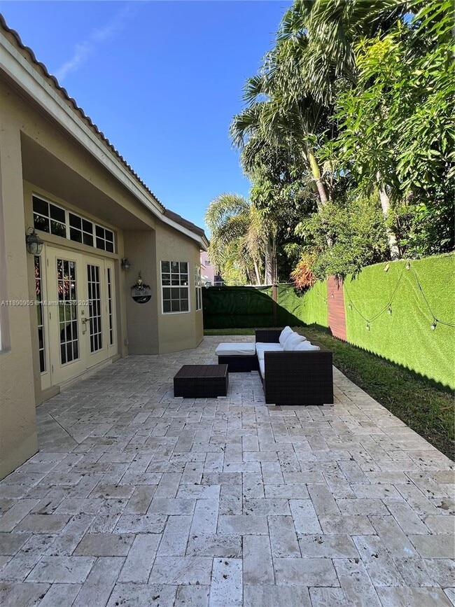 Building Photo - 1371 Bayview Cir