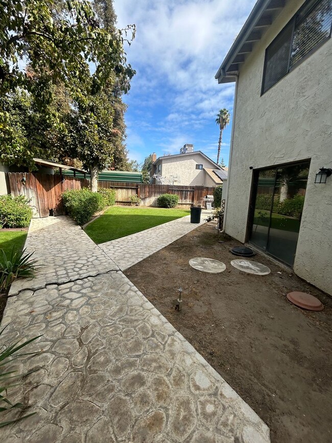 Building Photo - 2-story Single family home in the SW