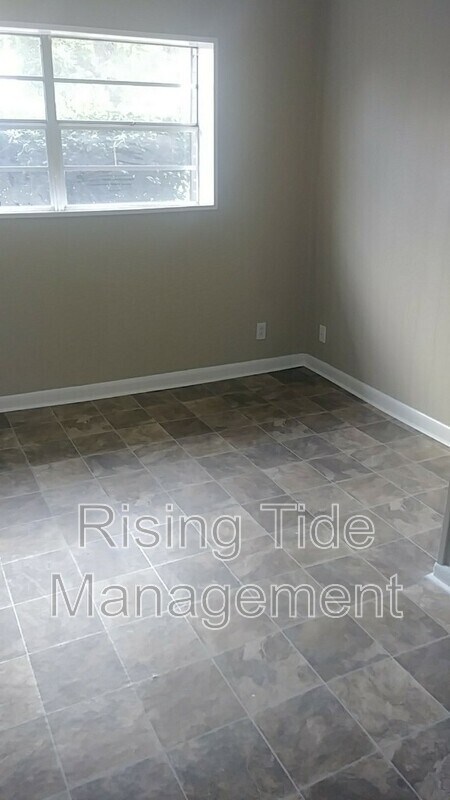 Building Photo - 645 Tree Haven Dr