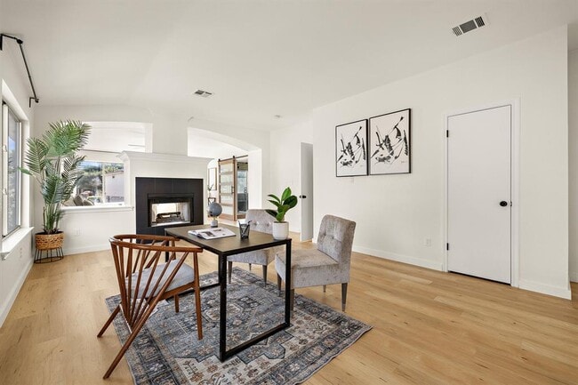 Building Photo - 3817 Tailfeather Dr