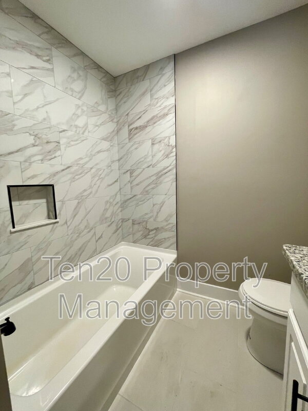 Building Photo - 1720 19th Ave