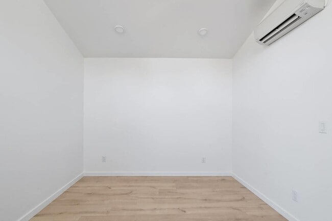 Building Photo - 1570 7th Ave