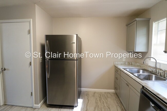 Building Photo - Adorable Pell City Home