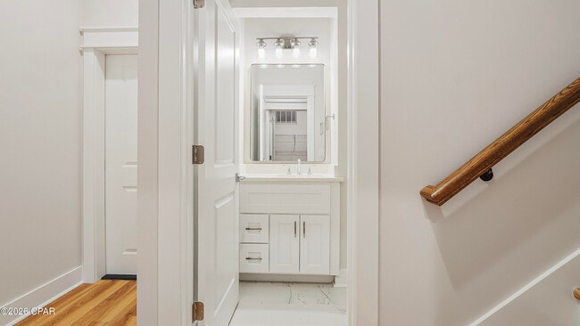 Building Photo - 1719 Country Club Dr