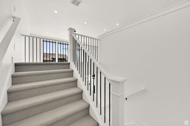 Building Photo - 943 S Candlelight Dr