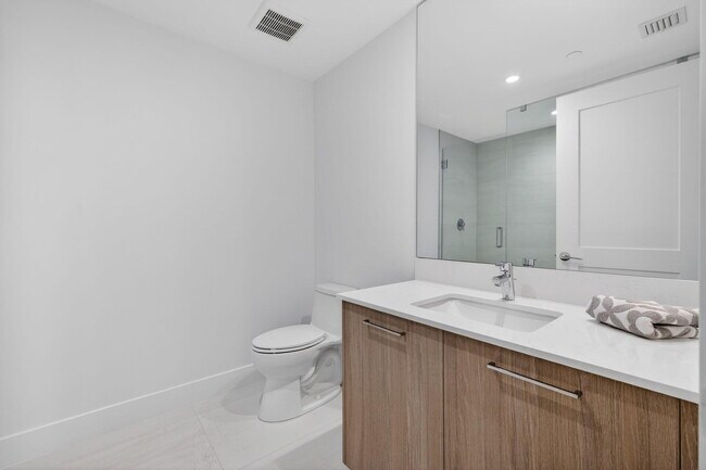 Building Photo - 153 N Seabreeze Blvd