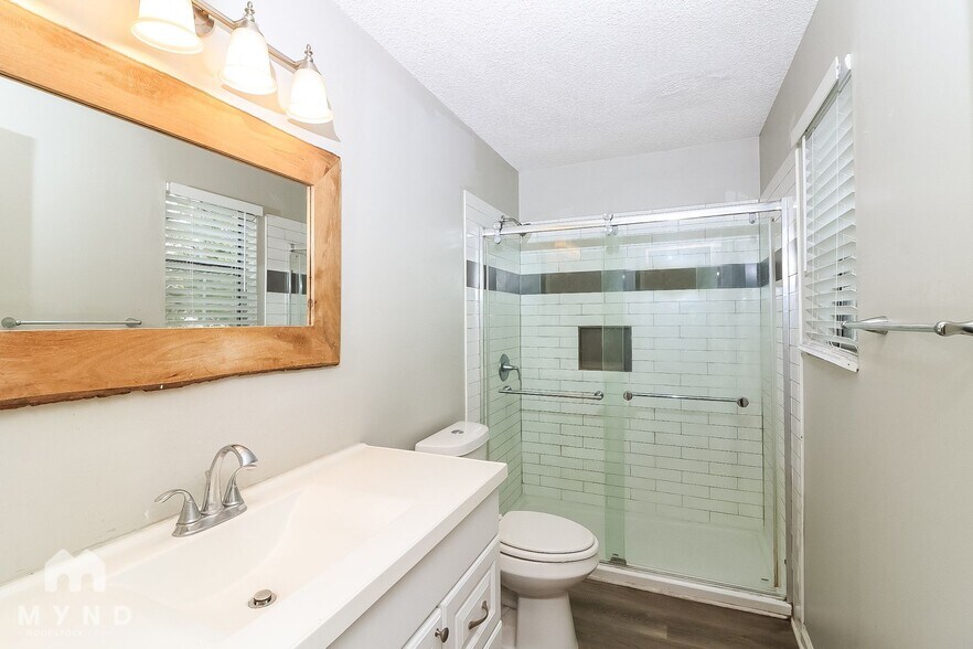 Building Photo - 5949 Brookside Dr SE