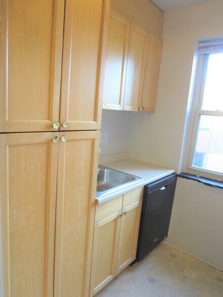 Building Photo - 5710 Phillips Ave
