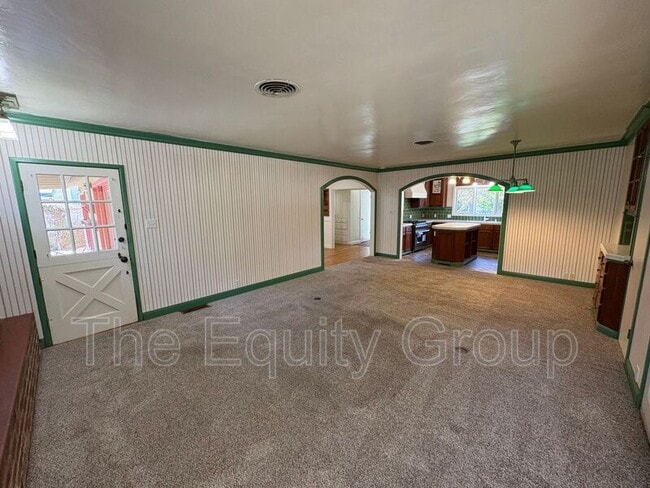 Building Photo - 1505 W Laurel Ave