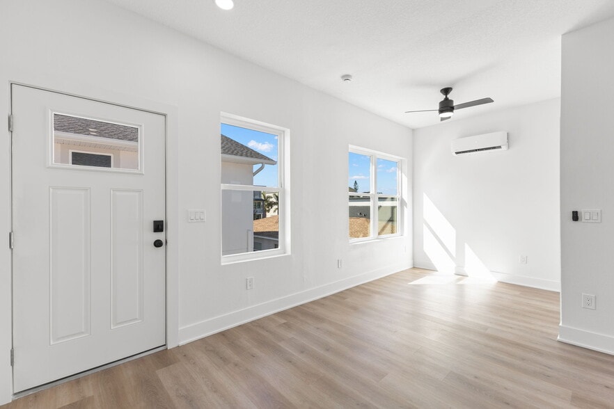 Building Photo - 2525 13th Ave N