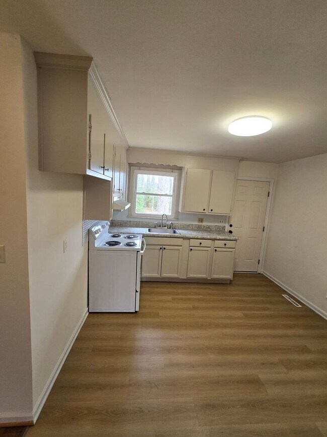 Building Photo - DUPLEX - 2 BR in Prince George County