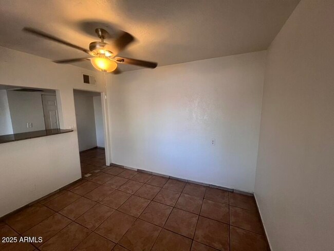 Building Photo - 526 S Mesa Dr