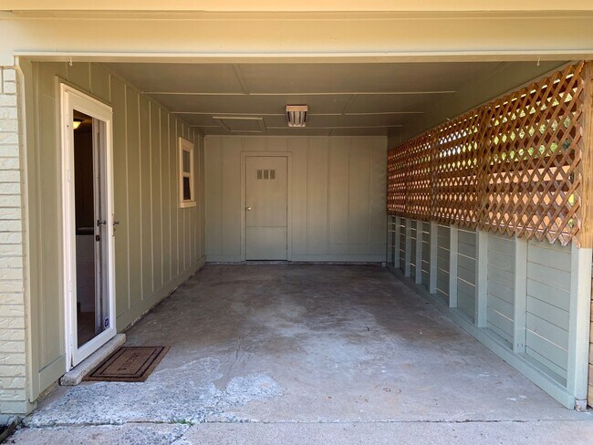 Building Photo - 102 Heather Dr