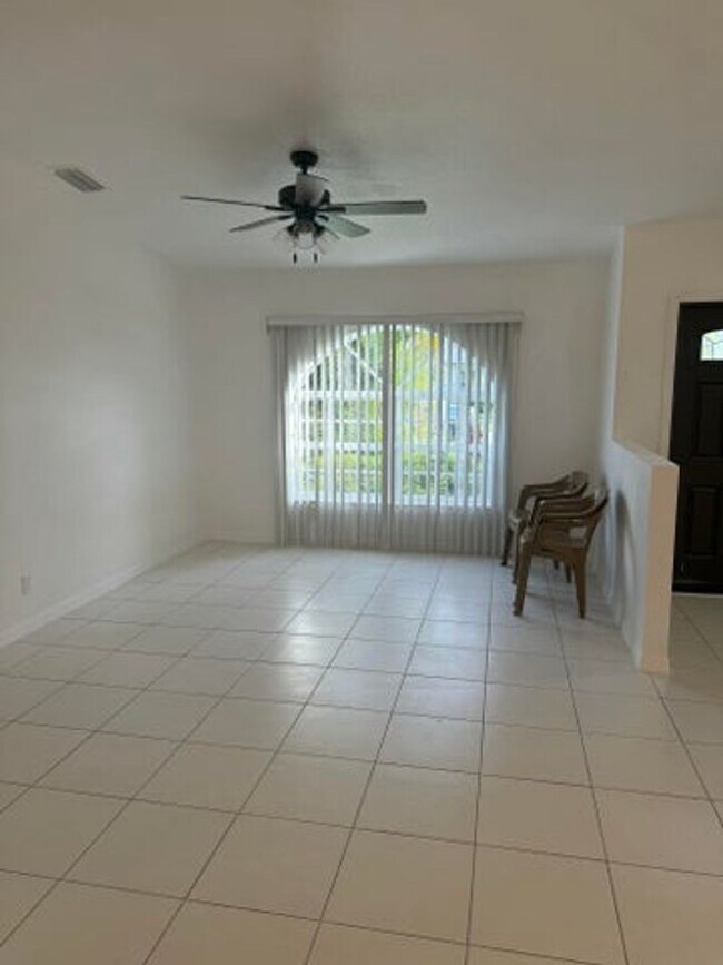 Building Photo - 100 Cocoplum Cir